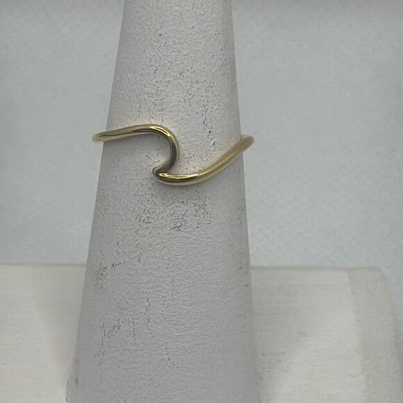 Brand New!! Size 6 Titanium plated wave ring - Picture 1 of 3